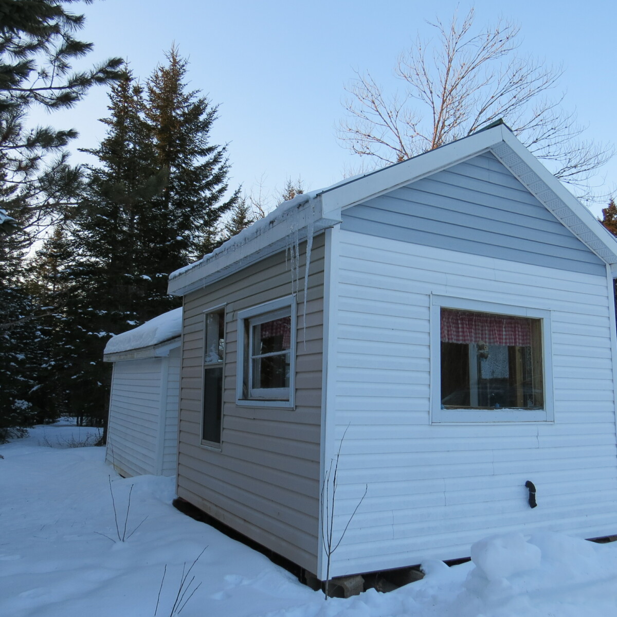 Wood Lot With Camp and Tower Site Near Jemseg, NB Old Crow Land Company